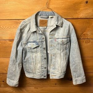 Levi’s premium Women’s Trucker‎ The original denim jacket  XS Light wash pockets